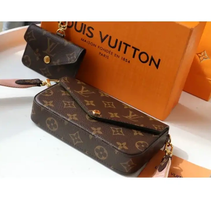Fashionrepsfam ru 2102SH0013 Bags LV 0812